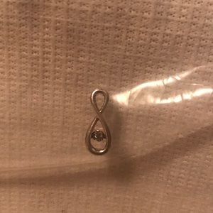 Silver Pendant w. (Moving) Diamond. (No chain)